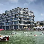 De Charme Apartment Pantin
