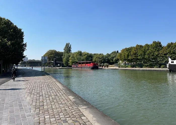 De Charme Apartment Pantin